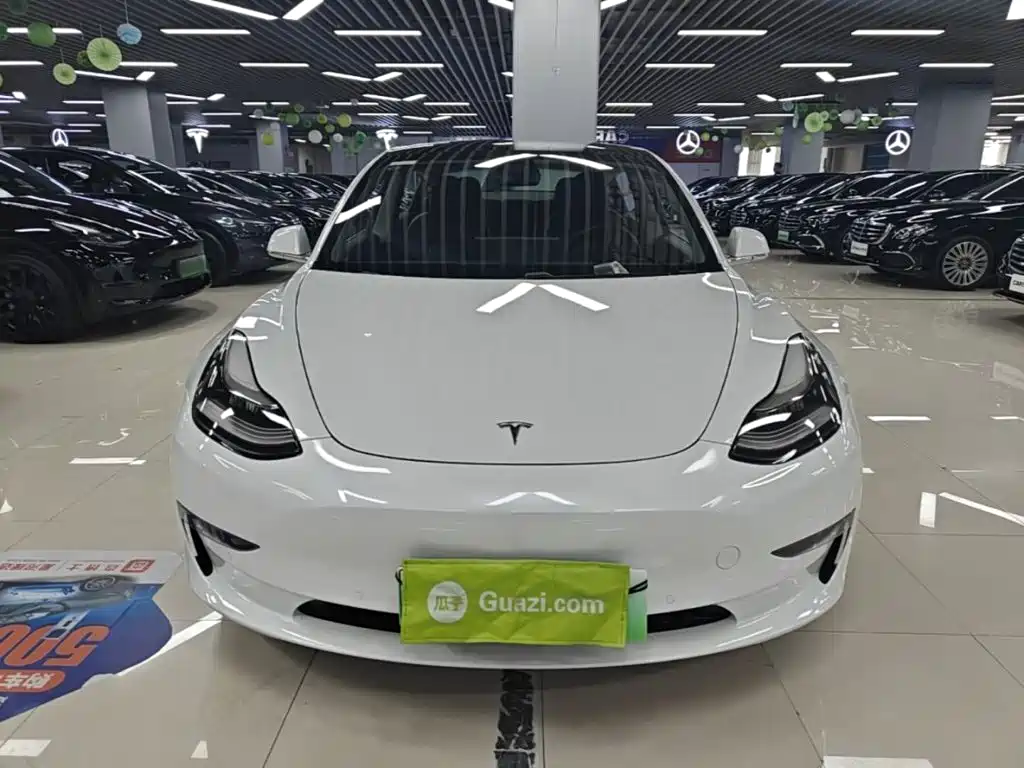 Tesla Model 3 — миниатюра 3