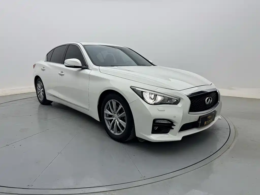 Infiniti Q50 2014 3.7L Comfort