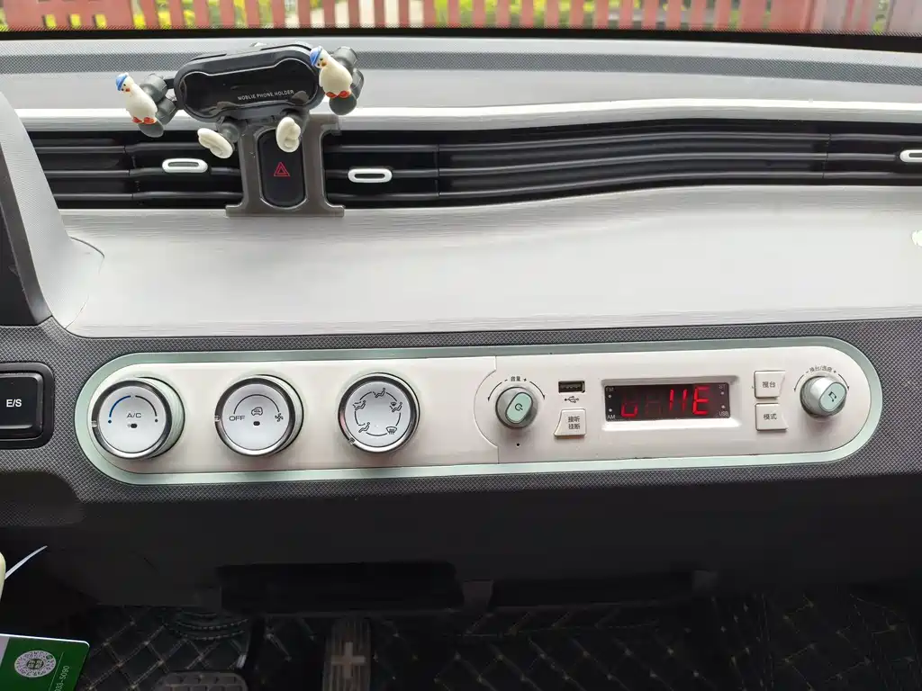 Wuling MINIEV — миниатюра 10