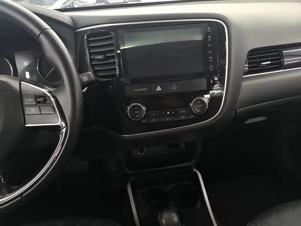 Mitsubishi Outlander — миниатюра 13