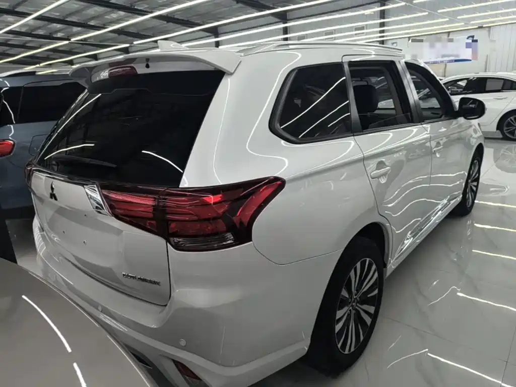 Mitsubishi Outlander — миниатюра 7