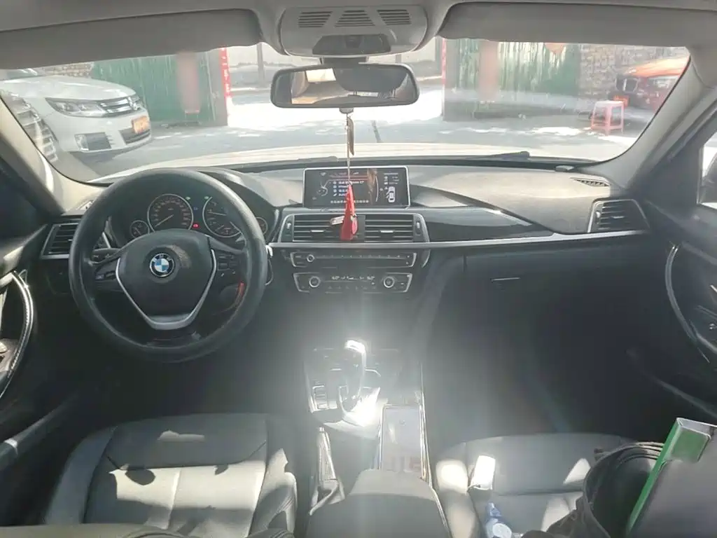 BMW 3 Series — миниатюра 10