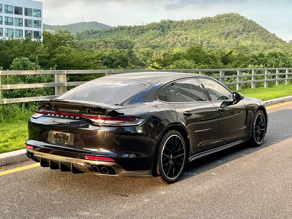 PORSCHE PANAMERA