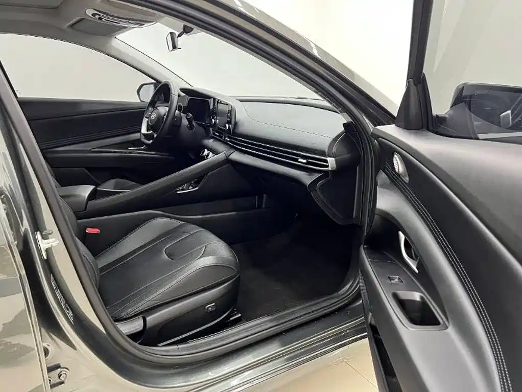 Hyundai Elantra — миниатюра 10