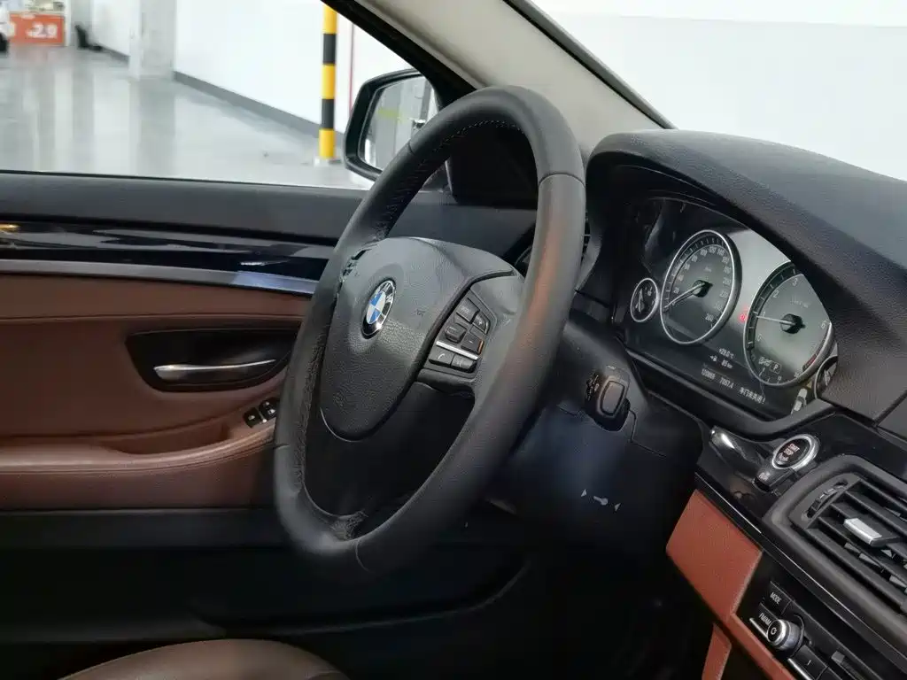 BMW 5 Series — миниатюра 22
