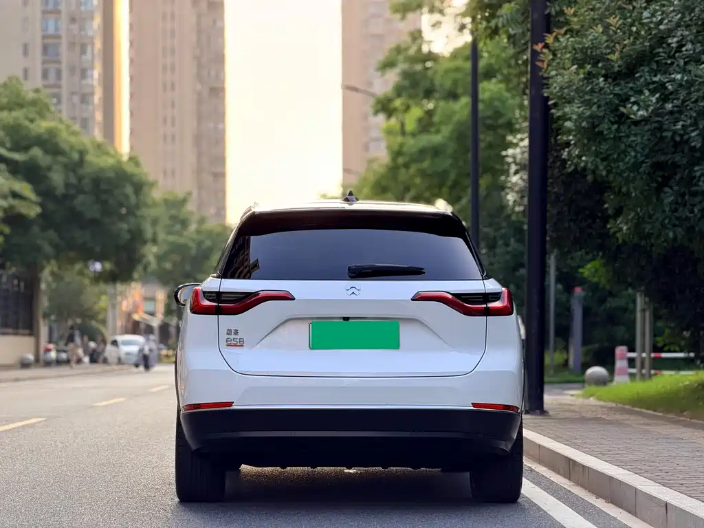 NIO ES8 2020 415KM мест