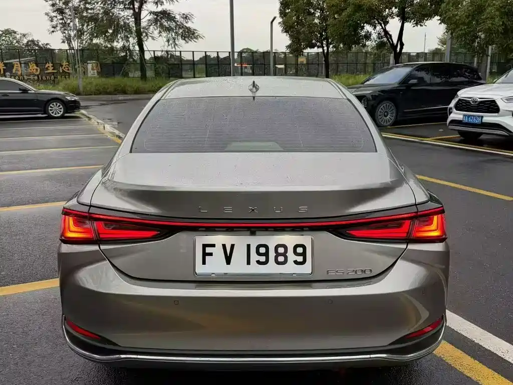 Lexus ES — миниатюра 5