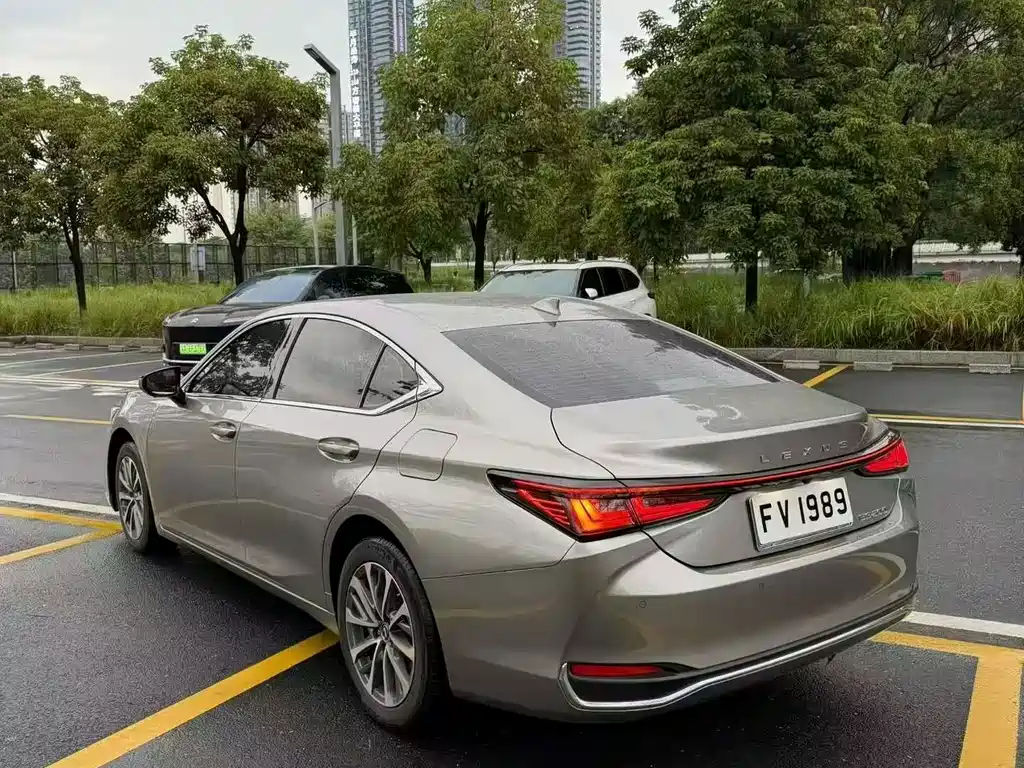 Lexus ES — миниатюра 6