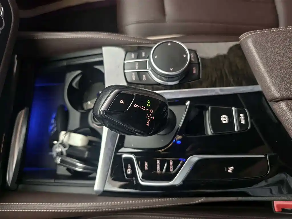 BMW 5 Series — миниатюра 11