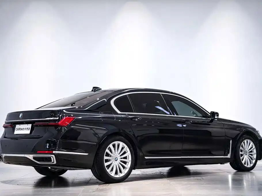 BMW 7 Series — миниатюра 8