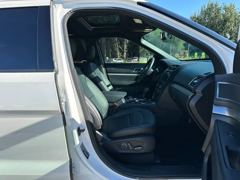 Ford Explorer (Import) — миниатюра 17