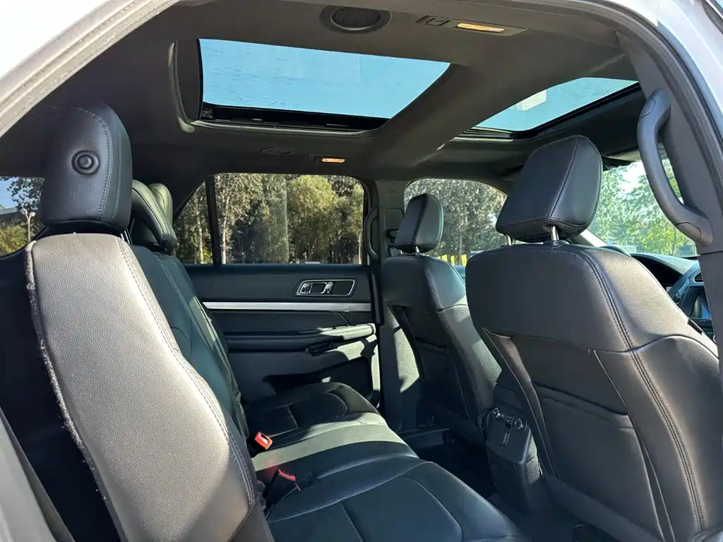 Ford Explorer (Import) — миниатюра 21