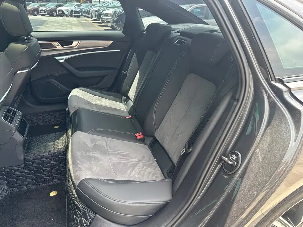 Audi A6L 2023 40 TFSI Luxury