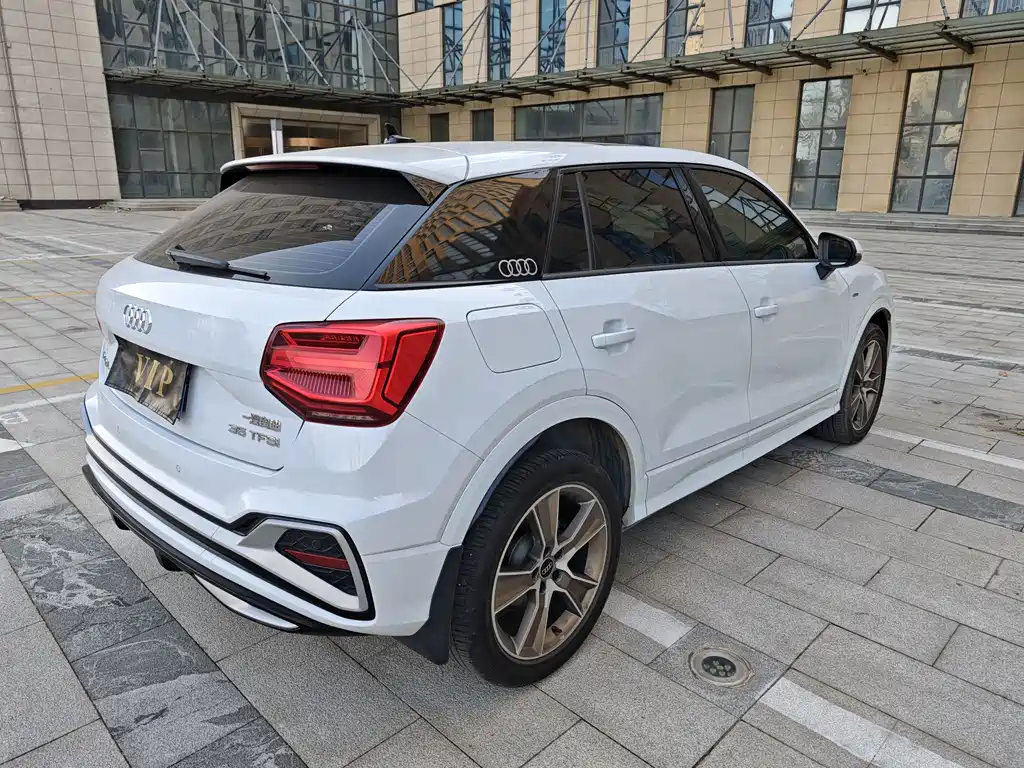 AUDI Q2L