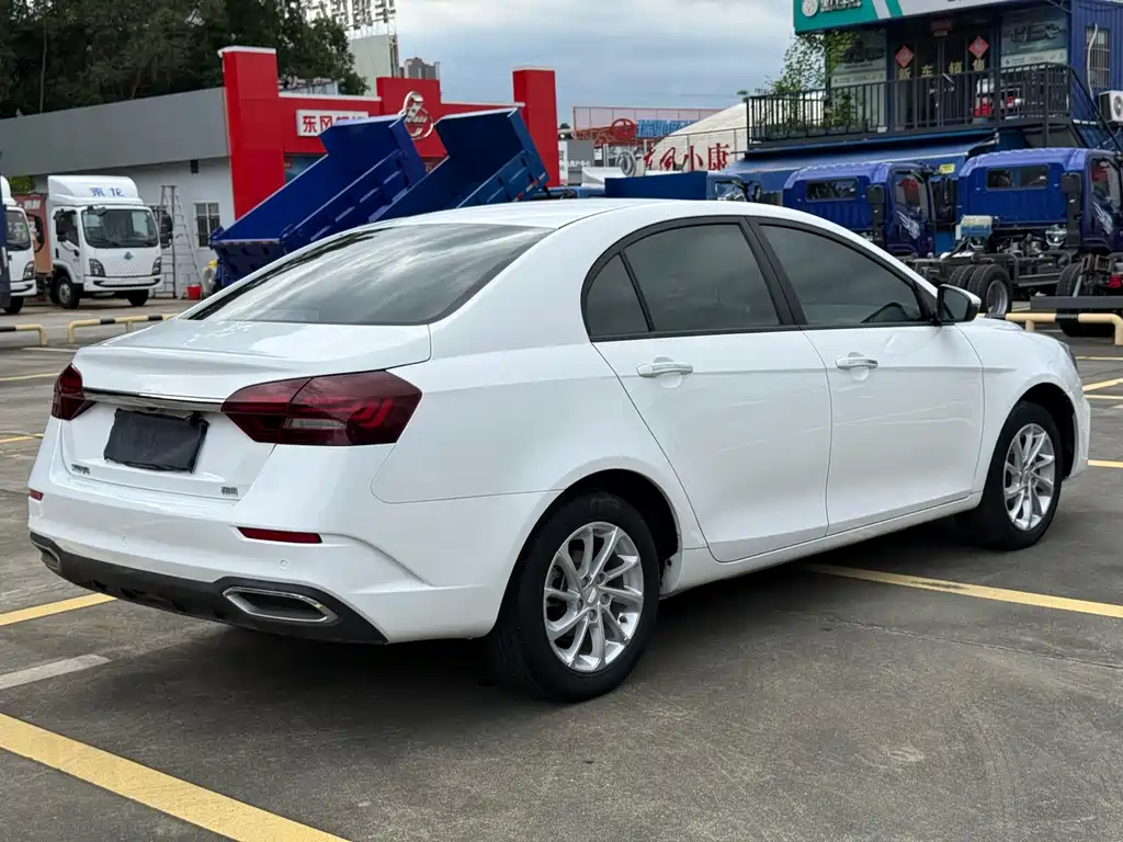 Geely Emgrand — миниатюра 5