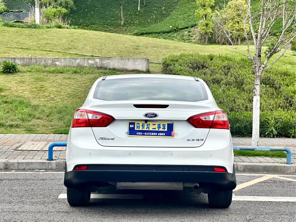 Ford Focus 2012 1.6L AT