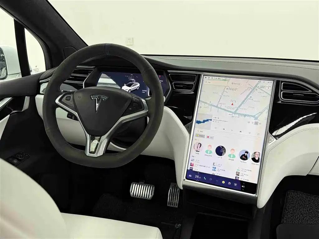 TESLA MODEL X