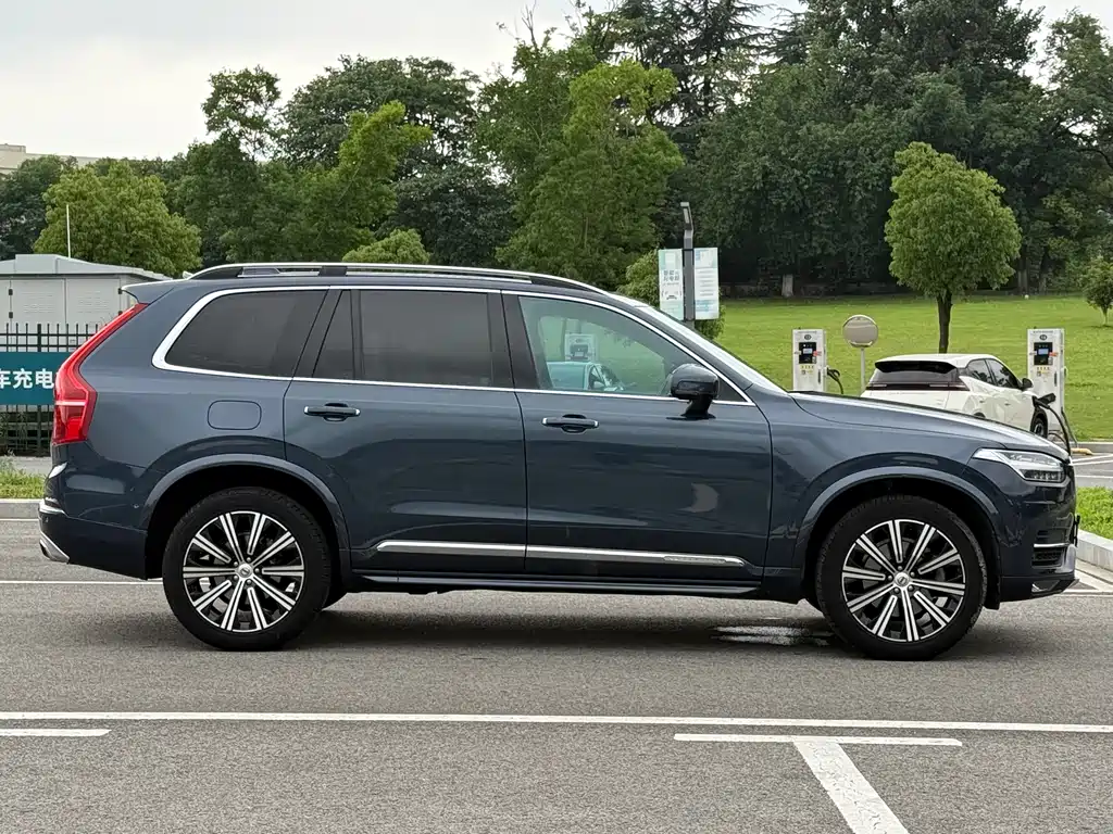 Volvo XC90 2018 T6 7 мест
