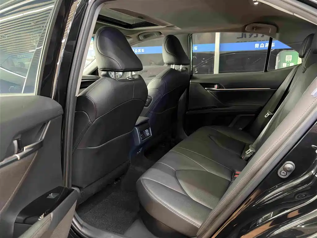 Toyota Camry — миниатюра 7