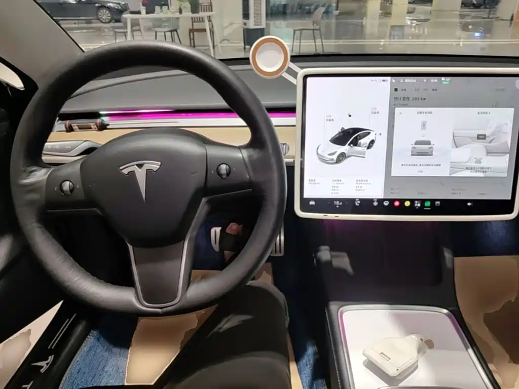 Tesla Model 3 — миниатюра 10