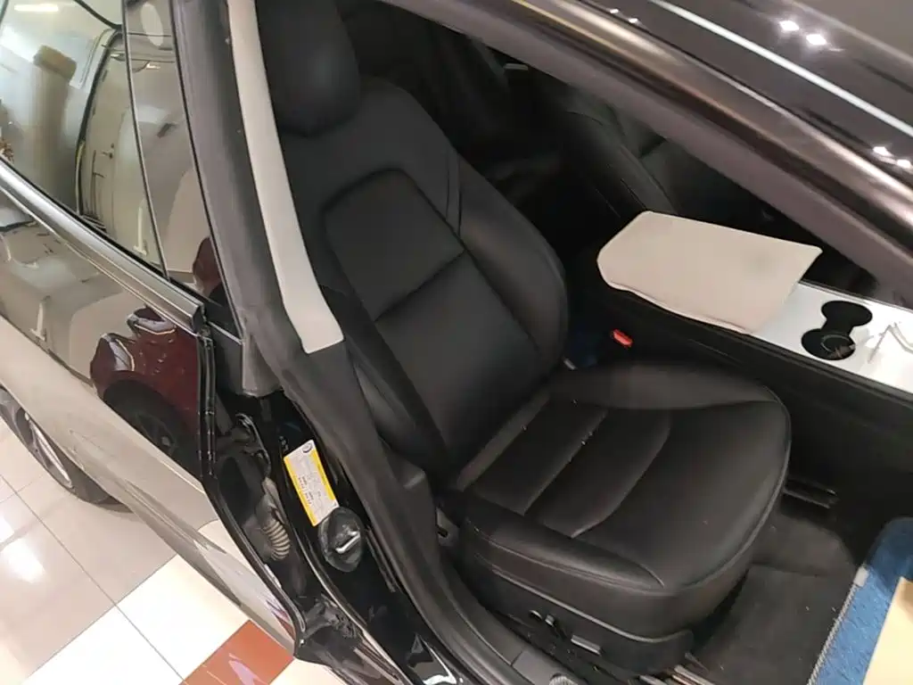 Tesla Model 3 — миниатюра 25