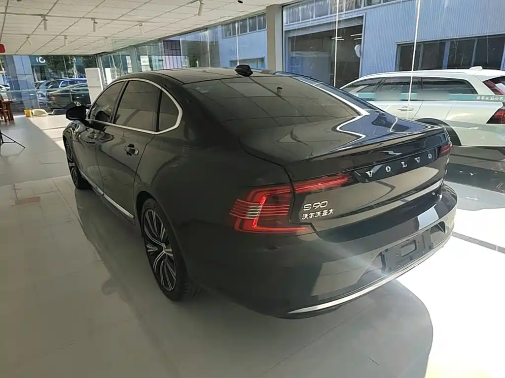 Volvo S90 — миниатюра 5