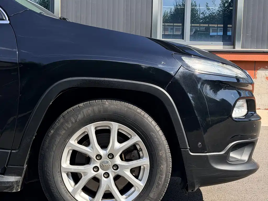 Jeep Cherokee — миниатюра 9