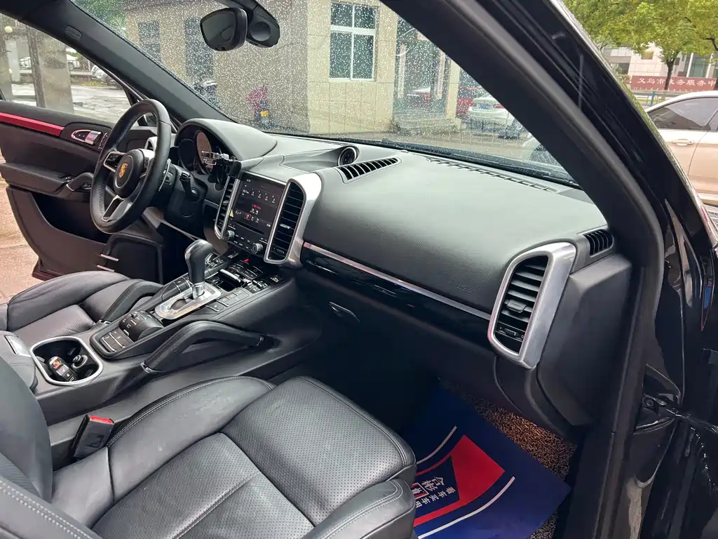 Porsche Cayenne — миниатюра 14