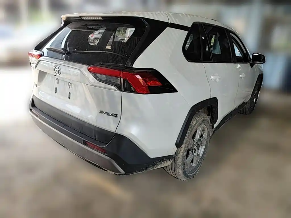 Toyota RAV4 — миниатюра 10