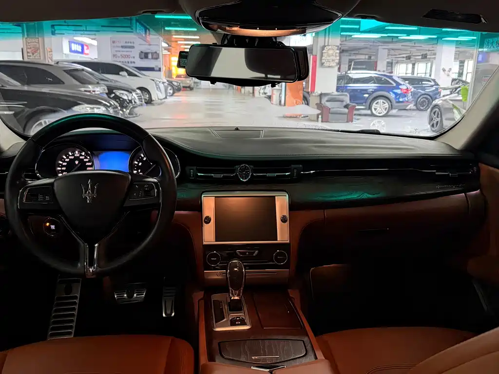 Maserati Quattroporte — миниатюра 10