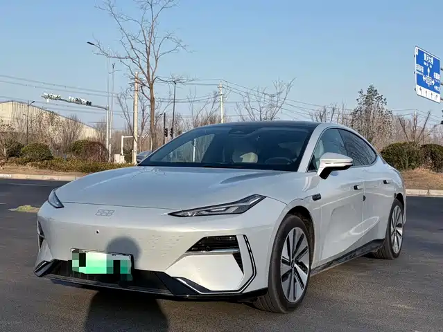 GEELY GALAXY GALAXY E8 2024