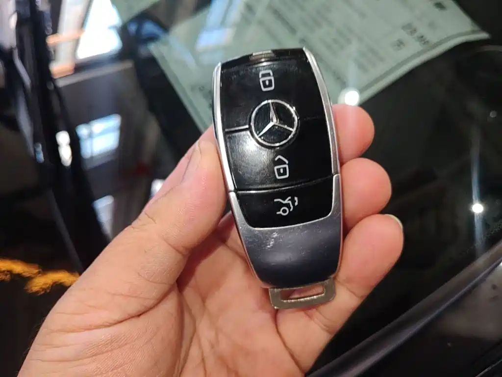 Mercedes-Benz E-Class — миниатюра 9