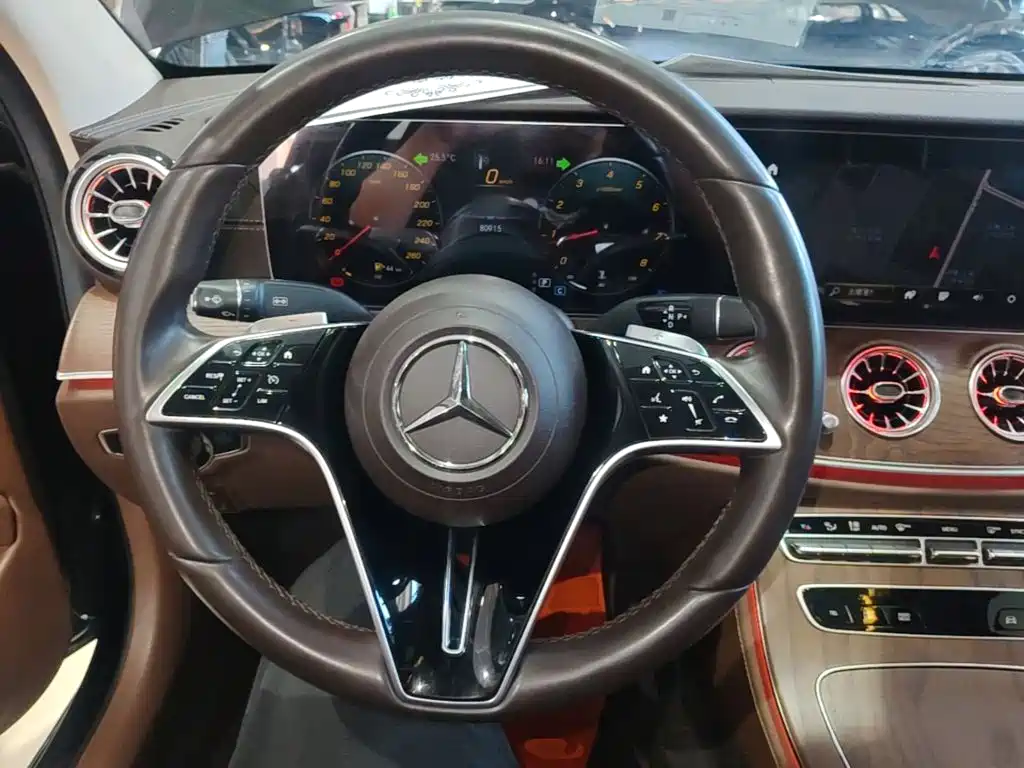 Mercedes-Benz E-Class — миниатюра 11
