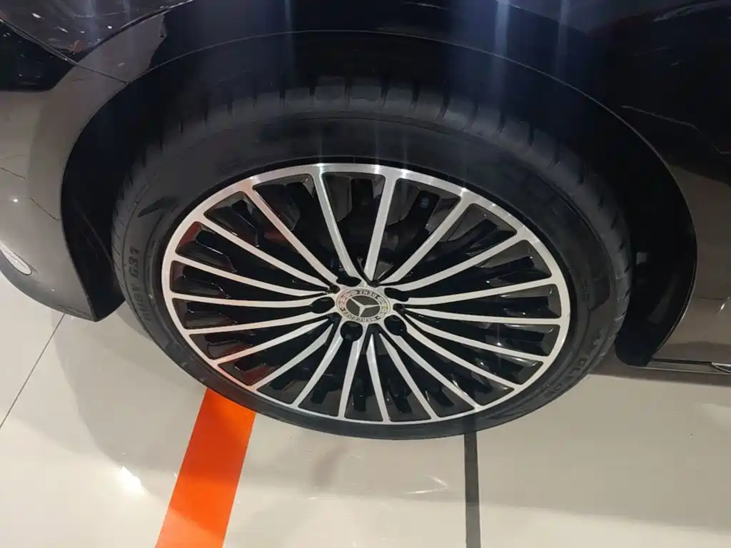 Mercedes-Benz E-Class — миниатюра 23