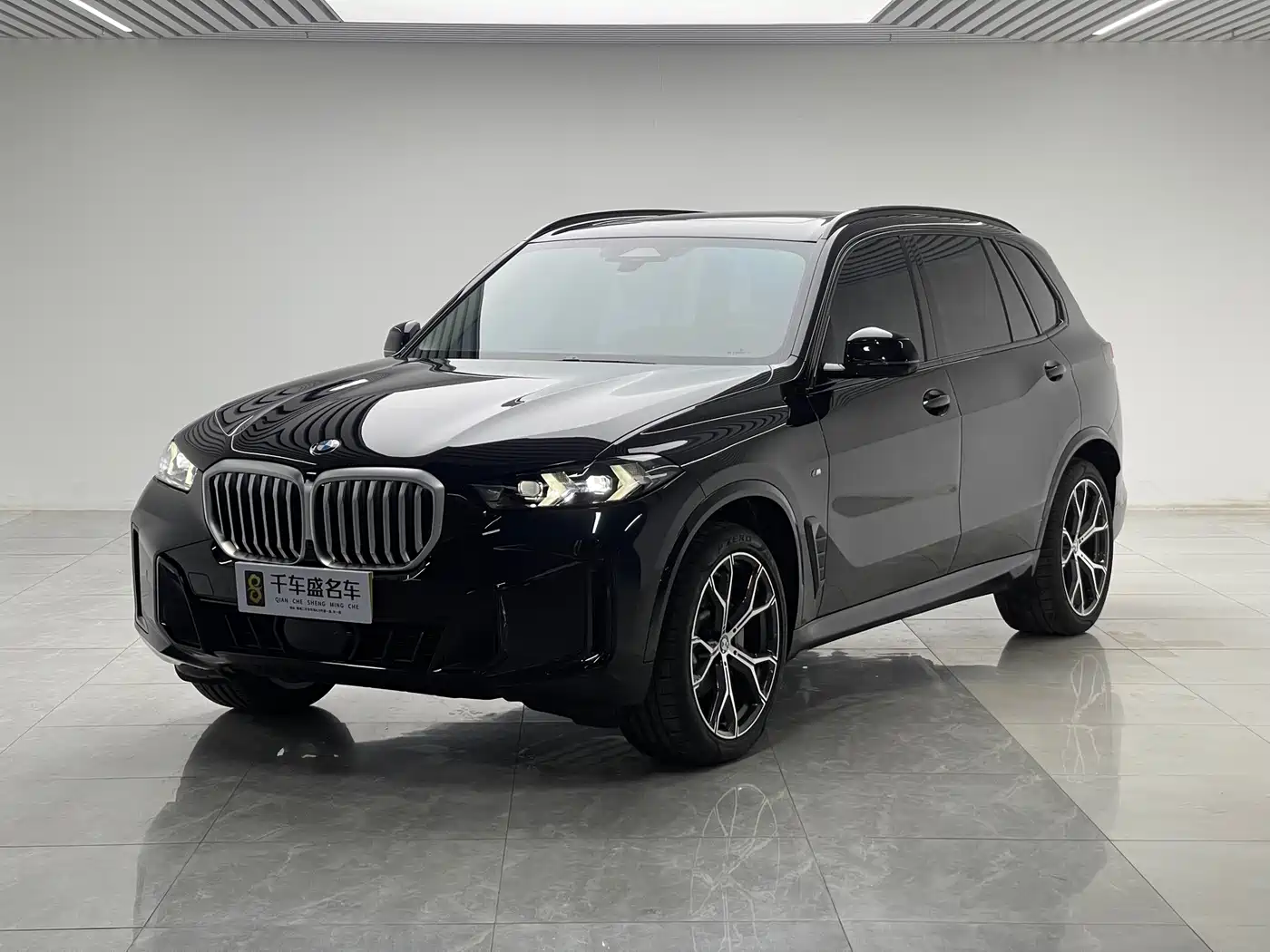 宝马X5 2025款 xDrive 30Li 尊享型M运动曜夜套装 2025
