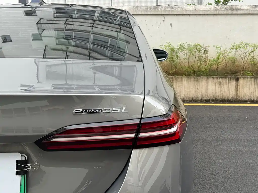 BMW i5 — миниатюра 11