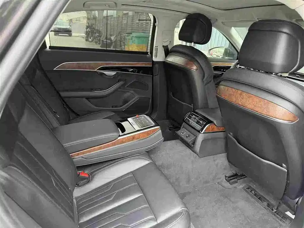Audi A8 — миниатюра 6