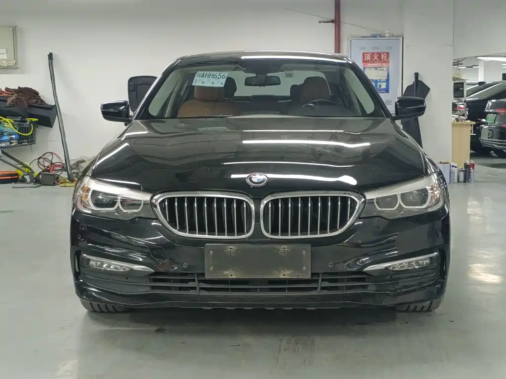 BMW 5 Series — миниатюра 2