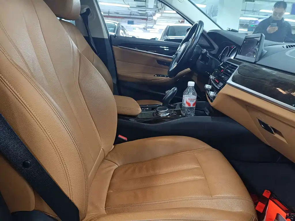 BMW 5 Series — миниатюра 12