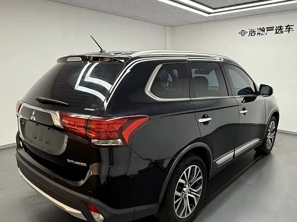 Mitsubishi Outlander — миниатюра 6