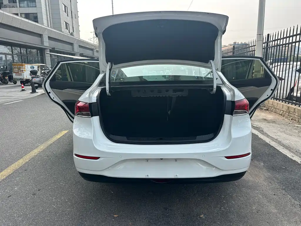 Buick Excelle — миниатюра 10