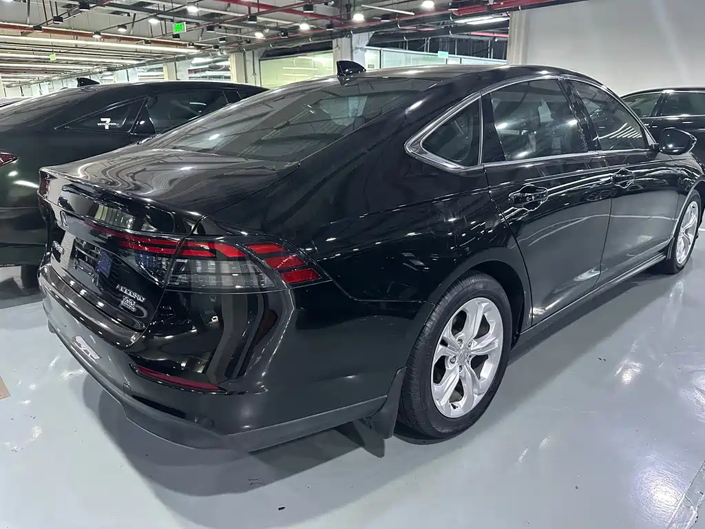 Honda Accord — миниатюра 13