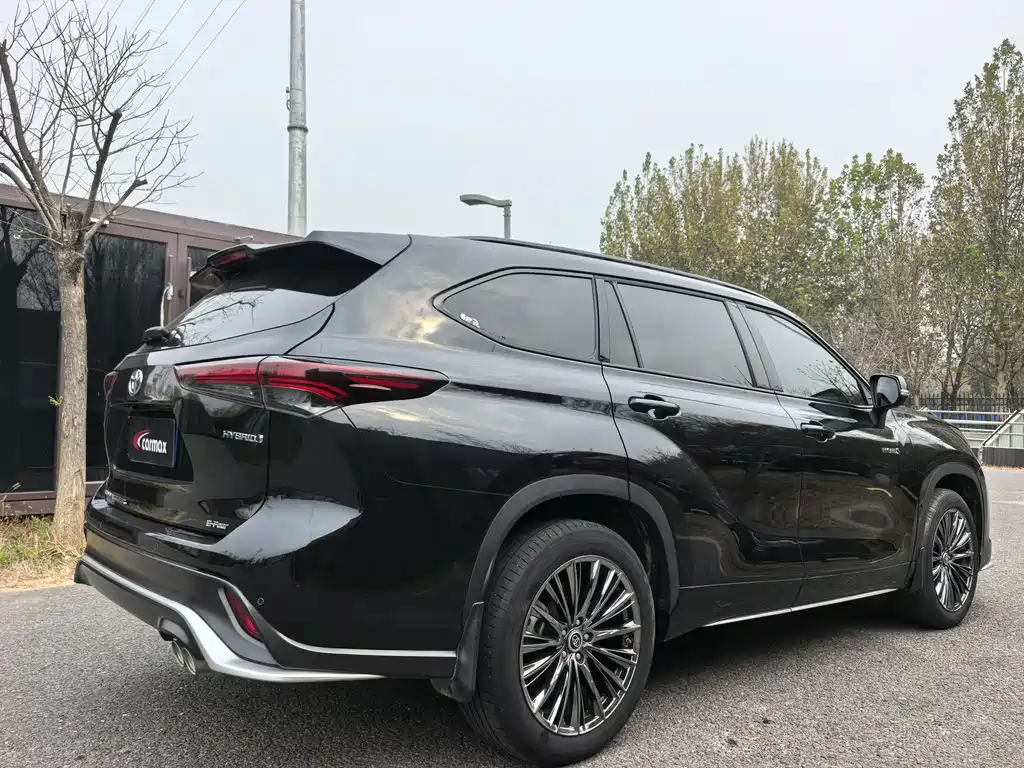 Toyota Crown Kluger — миниатюра 6