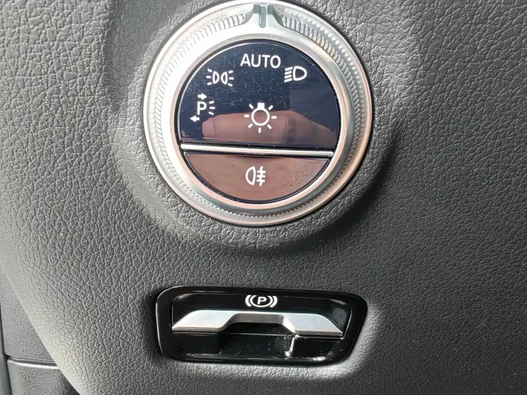 Mercedes-Benz C-Class — миниатюра 7