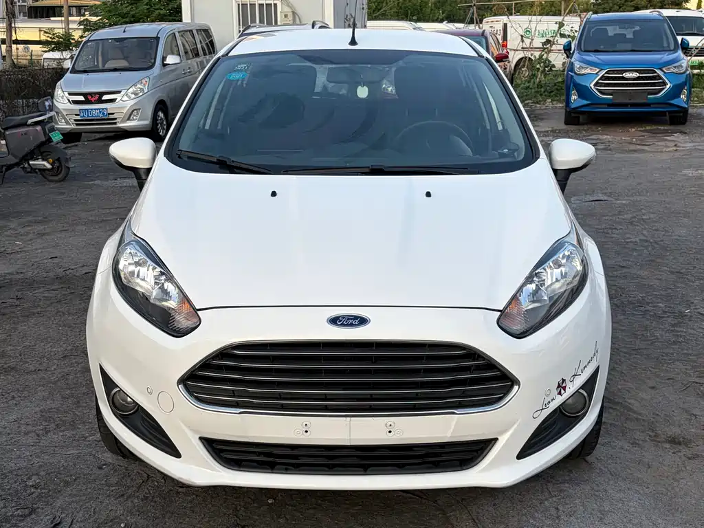 Ford Fiesta 2013 1.5L AT Fashion