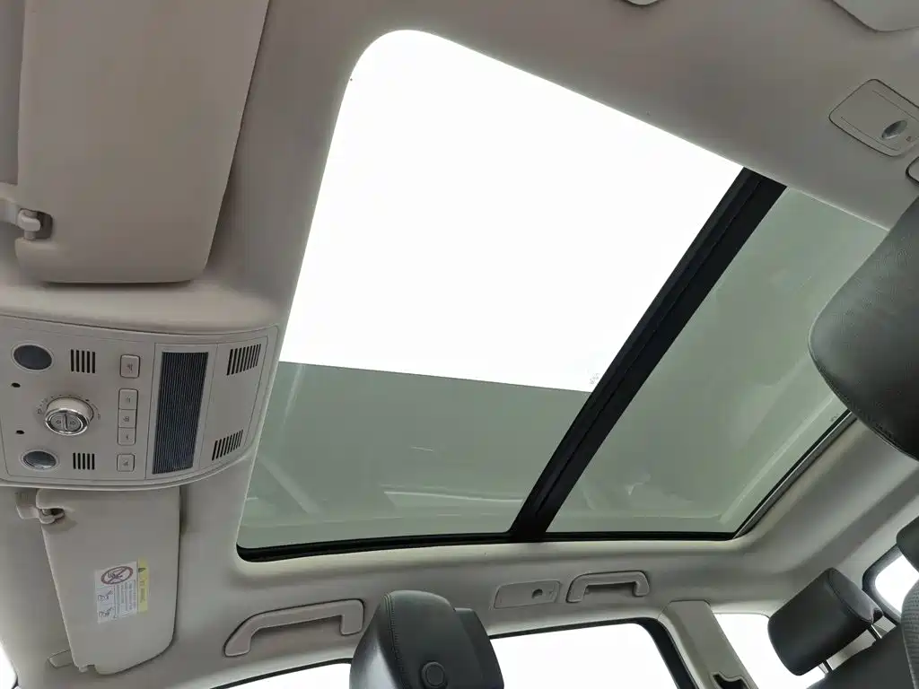 Volkswagen Touareg — миниатюра 14