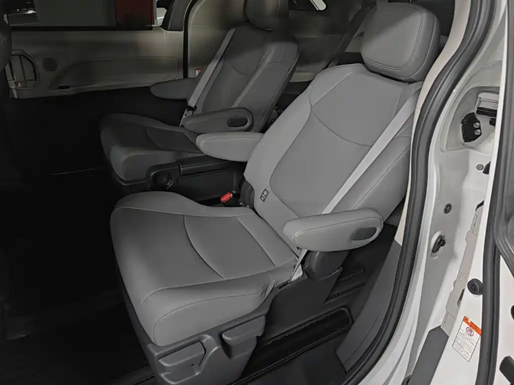Toyota Granvia — миниатюра 17