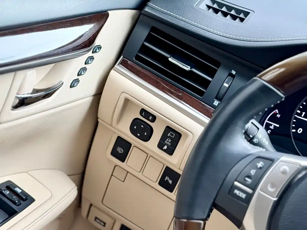Lexus ES — миниатюра 17
