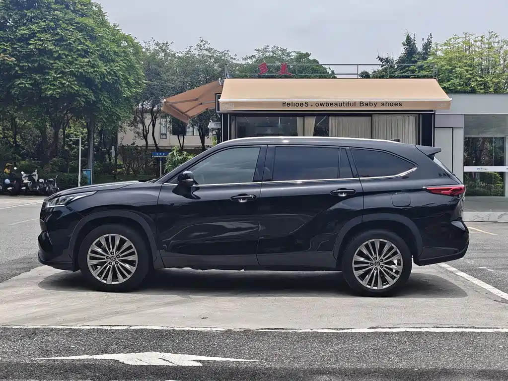 Toyota Highlander 2022 380T Luxury 7 мест