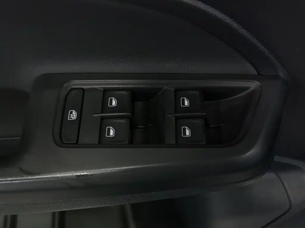 Volkswagen Gran Lavida 2015 1.6L AT Comfort